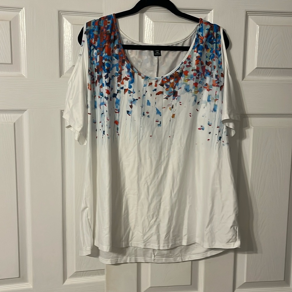 Mosaic peek a boo shoulder top.